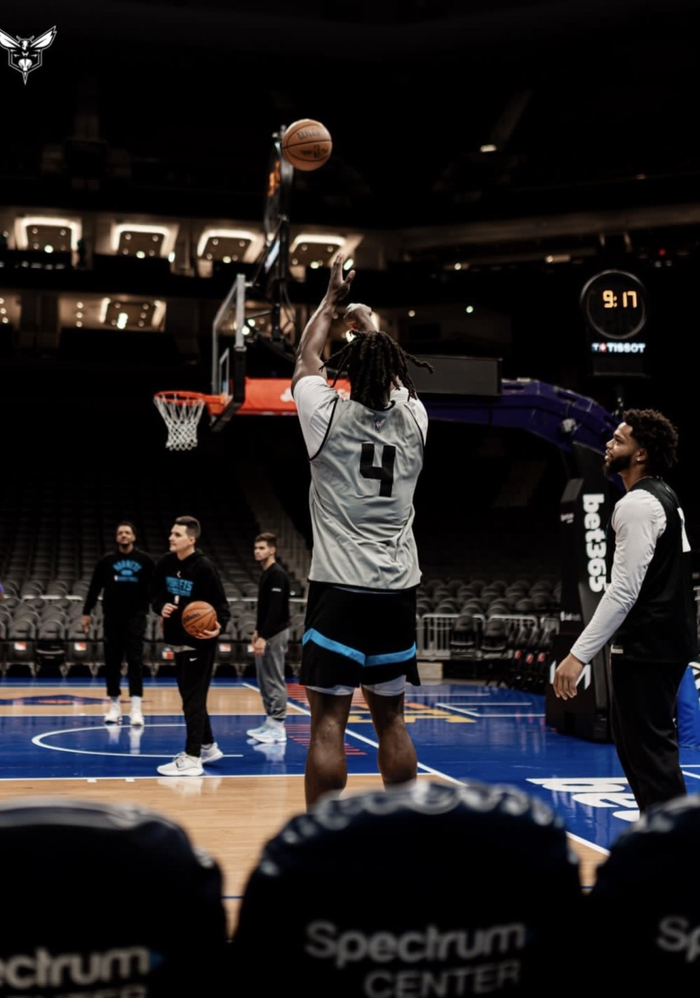 关于太狠了！转会期夏洛特黄蜂备战NBA季后赛成都蓉城更衣室发声备战全明星赛，广厦男篮围绕全明星赛绝杀压哨的信息